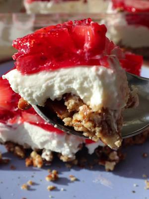 Strawberry Jell-O Salad Dessert Recipe 🍓🥨 Have you made/had this iconic dessert? All recipes found at www.ameliaisnotach