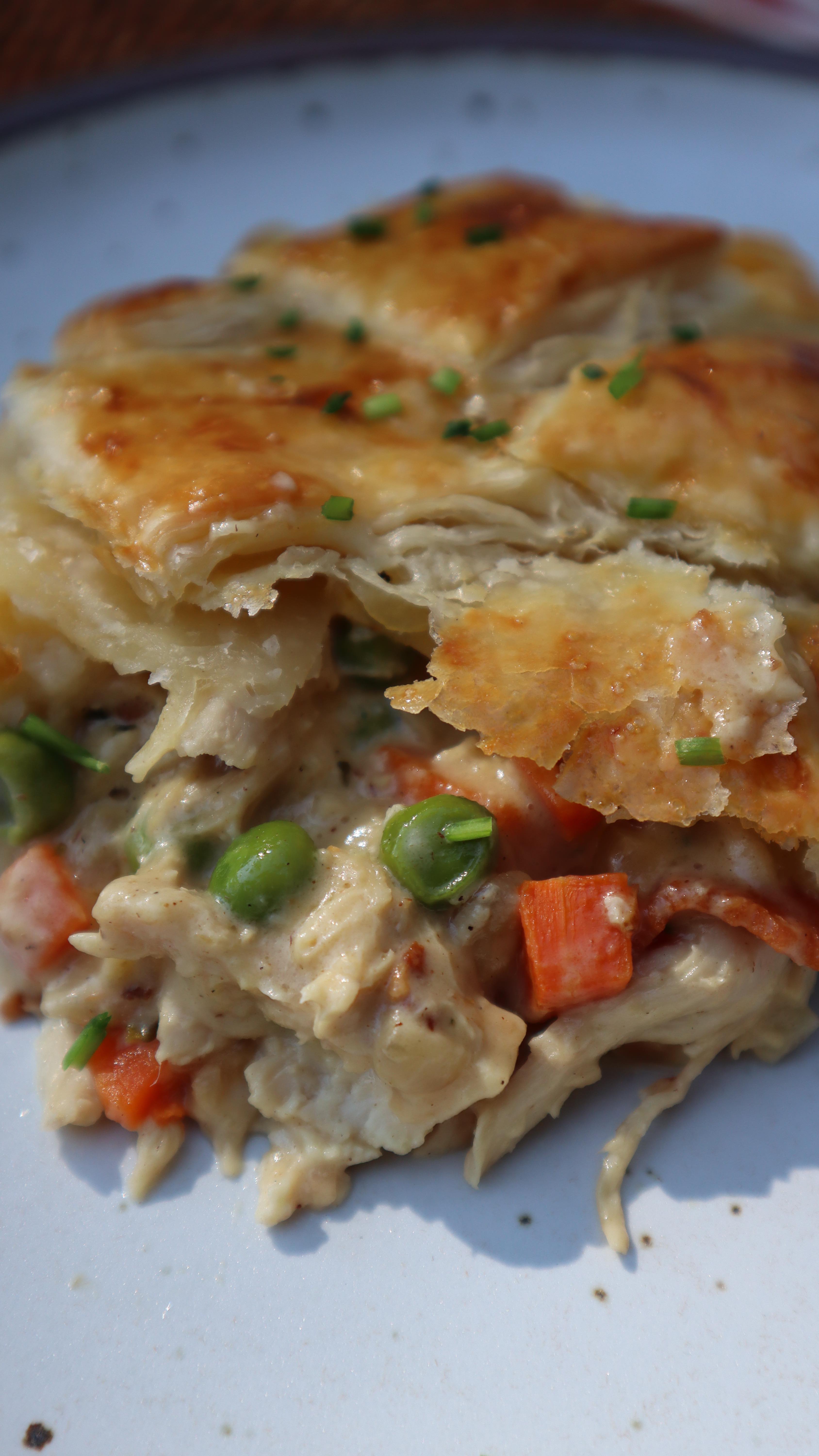 Easy Creamy Chicken Pot Pie with Puff Pastry and Bacon Recipe 🐓🥧
 Do you LOVE chicken pot pie?!

Printable recipe link i