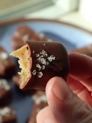 Salted Chocolate Dipped Caramels 🍫 All recipes found at www.ameliaisnotachef.com INGREDIENTS Caramel * 1 cup salted butt