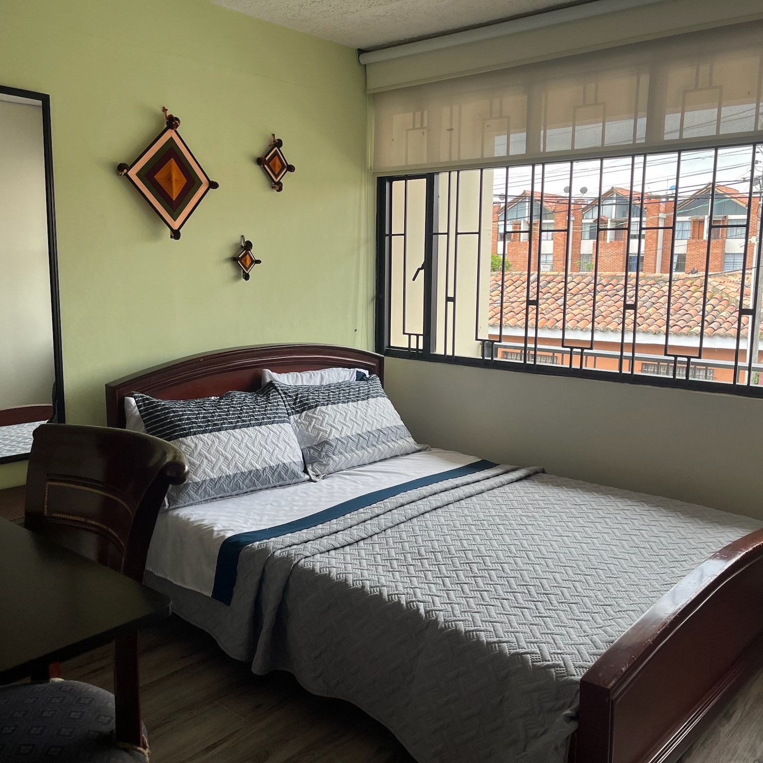 Habitación con cama doble y balcón para una o dos personas thumbnail