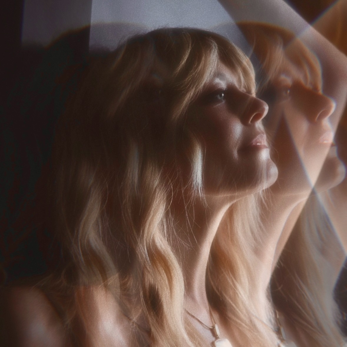 FREE  REPLAY:  What Is Light & Dark Feminine Energy? thumbnail