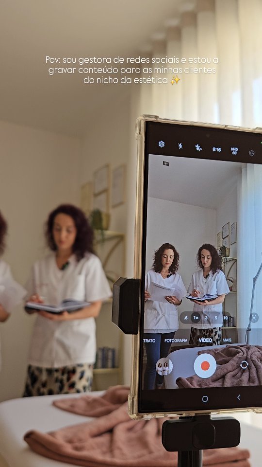 Um clipe muito curto que resume muito de como são os meus dias de gravação enquanto gestora de redes sociais ✨️
👉🏻Telemó