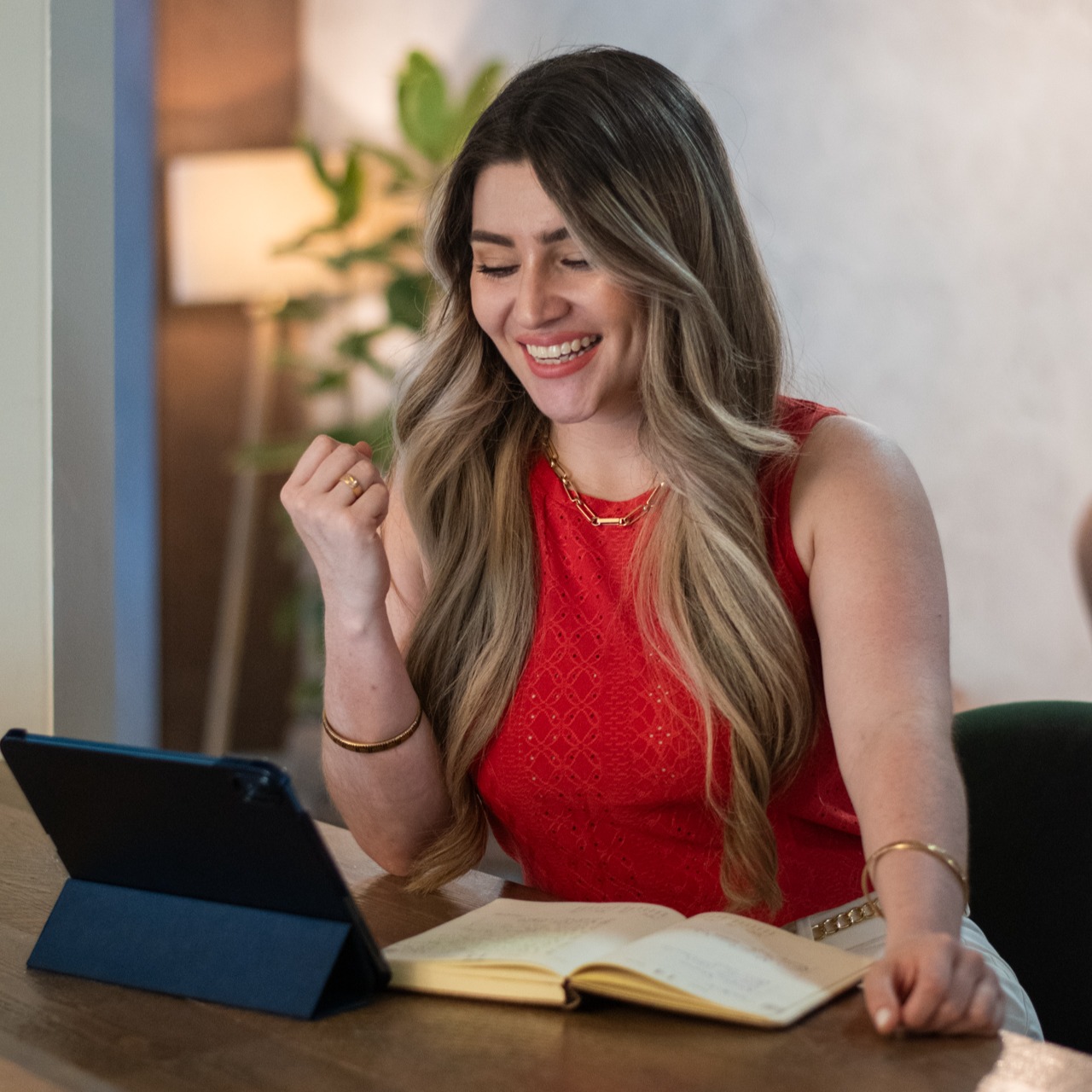 Chatea con mi Equipo thumbnail