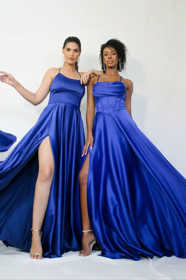 Em busca do seu vestido AZUL ROYAL? ✨ Uma coleção que exala charme, elegância e sensualidade. A opção perfeita para você