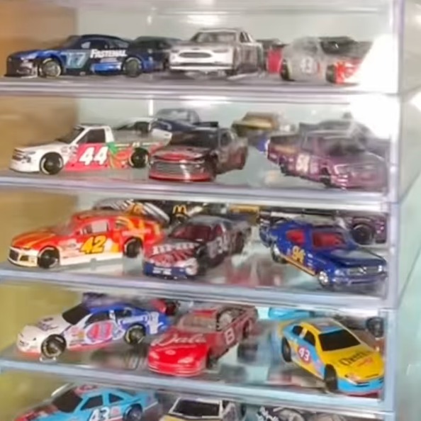 Unique Way to Display 1:64s! thumbnail