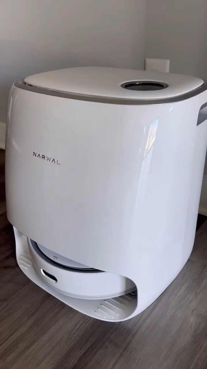 Clean with me 🤍 the Narwal Freo Z Ultra 

#asmrvlog #cleaningasmr #cleaningrestock #cleaningreset #sundayreset #restocki