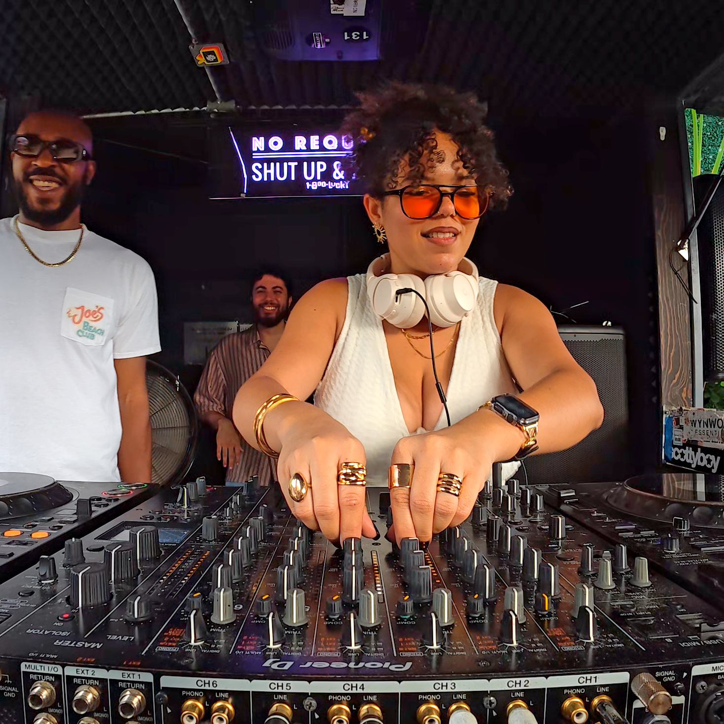 Humans Alike Tech House Set @ 1-800-Lucky thumbnail