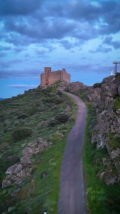 No es un castillo cualquiera ❤️

#extremadura #puebladealcocer #castle