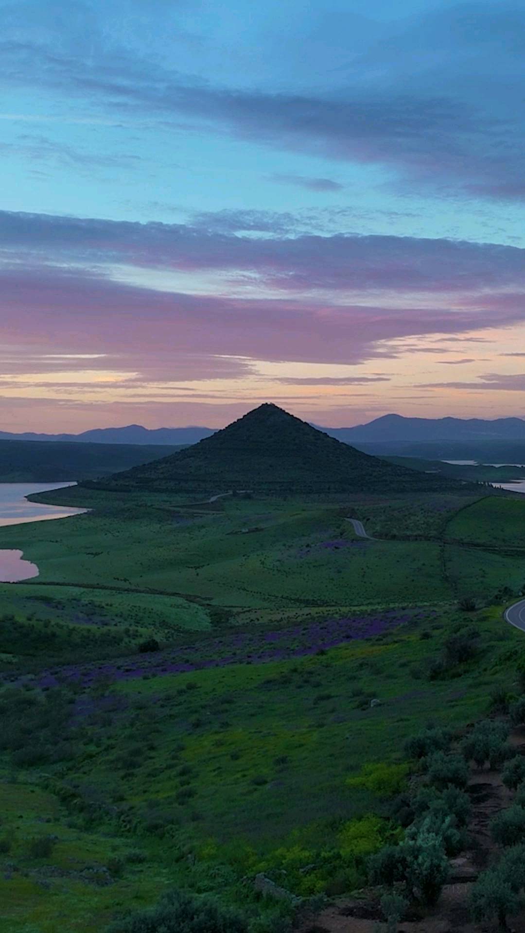 El amanecer en La Siberia Extremeña es cosa de otro mundo 😍❤️

#lasiberiaextremeña #cerromasatrigo😍 #extremadura