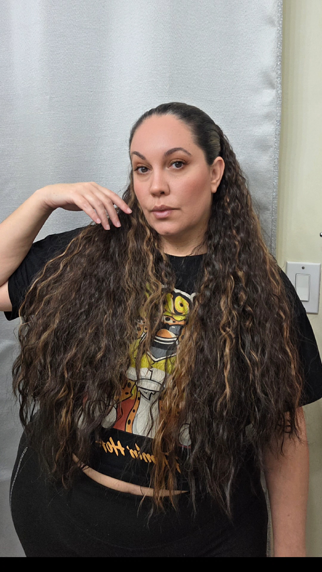 Watch Voluminous, boho waves with honey blonde highlights on Amazon Live thumbnail