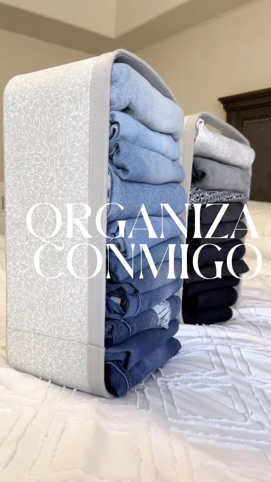 Organiza Conmigo
Una formas muy fácil de doblar los pantalones para maximizar el espacio 👖🧺 
•
•
•
•
•
•
•
#organizar #c