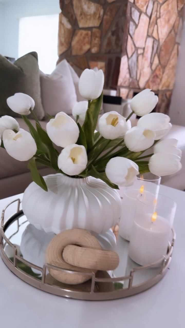 Un cambio para no perder la costumbre 
▶︎▶︎Lo nuevo 🌷complementa con lo viejo y hacen una combinación perfecta ♡ 🕯️
•
•
