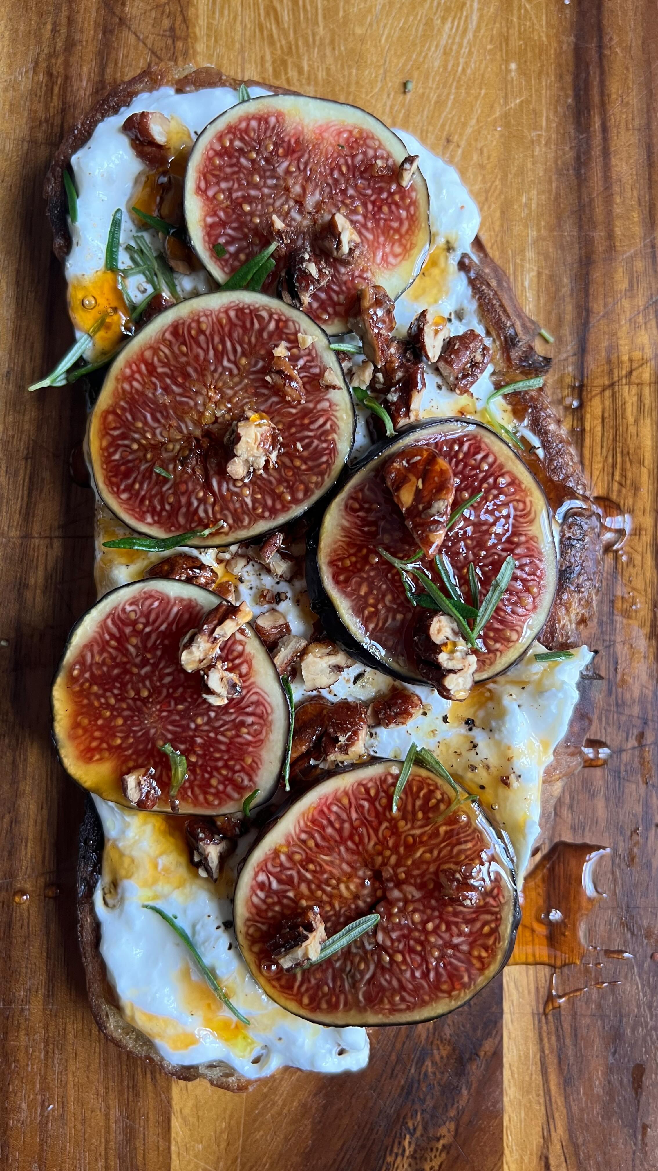 The perfect autumnal toast to enjoy while the figs are at their peak! 

Basically all the elements of a cheeseboard on t