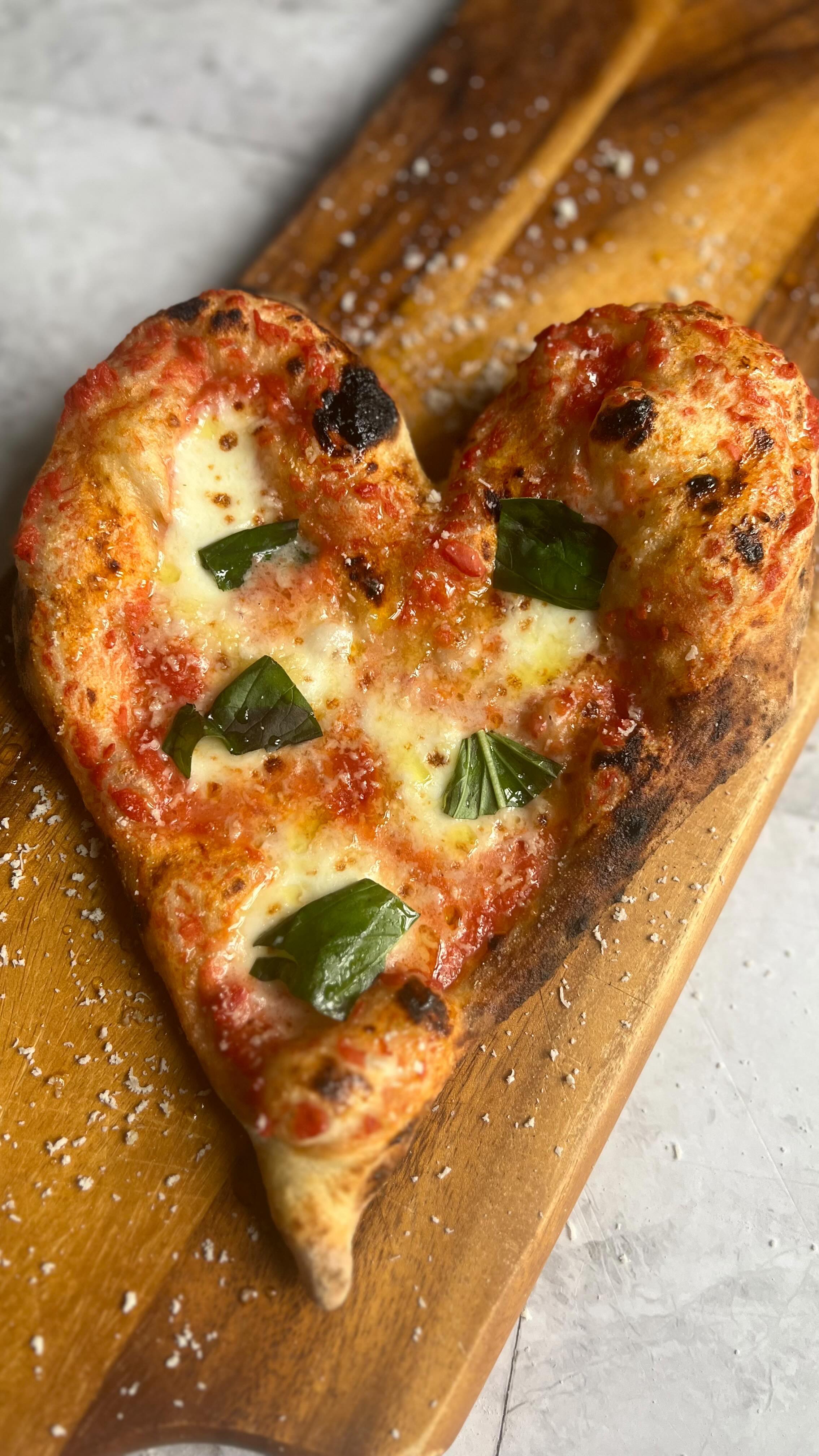 I ♥️ PIZZA. Comment RECIPE LINKS if you’d like links to my pizza dough recipes/tutorials sent direct to your inbox! #val