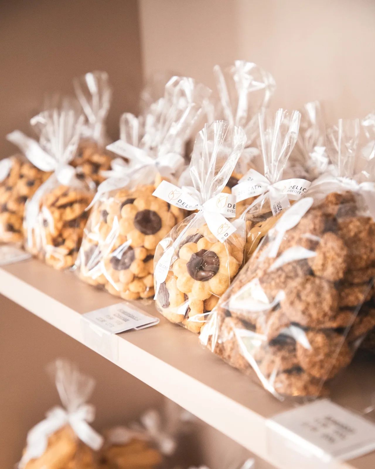 Loja aberta sábado até 12h30, com os melhores biscoitos artesanais a pronta entrega para o seu fim de semana!😃😋

Estamos