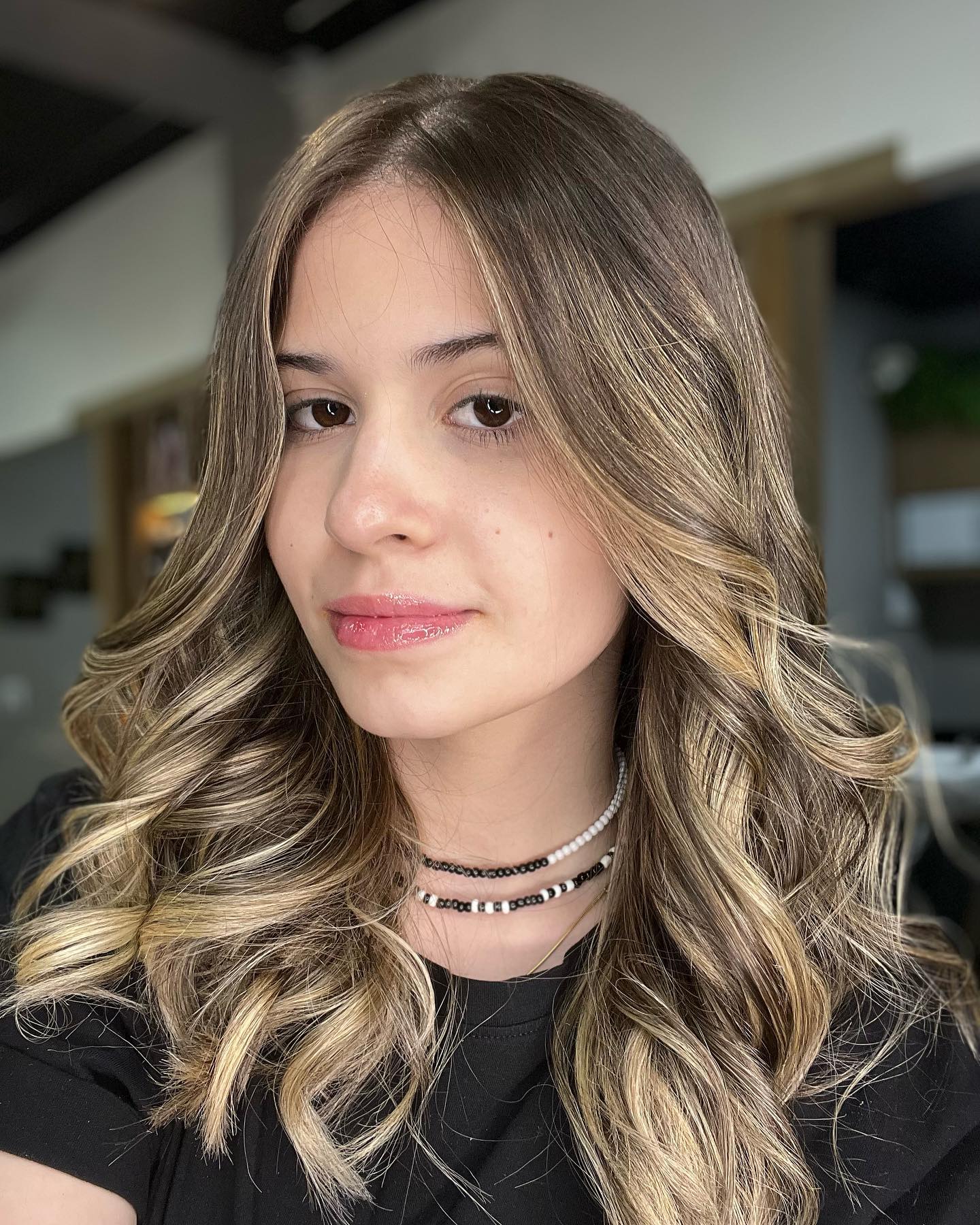 Iluminada dolce de latte. 🥮
#morenailuminada #docedeleitehair #loirodivo #loirodossonhoswella #wellaprofessional #wellah