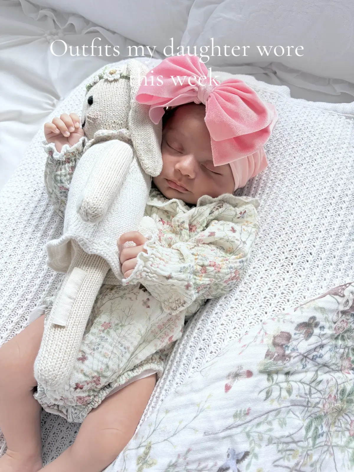 Taking pictures of her right now that she always sleeps is so easy let’s see as she starts getting bigger how it’ll be 🫣