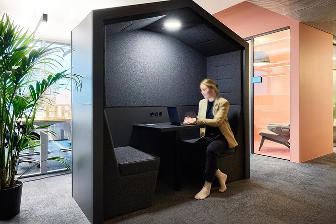 We love a Little Black Booth. 🖤 @spacestor