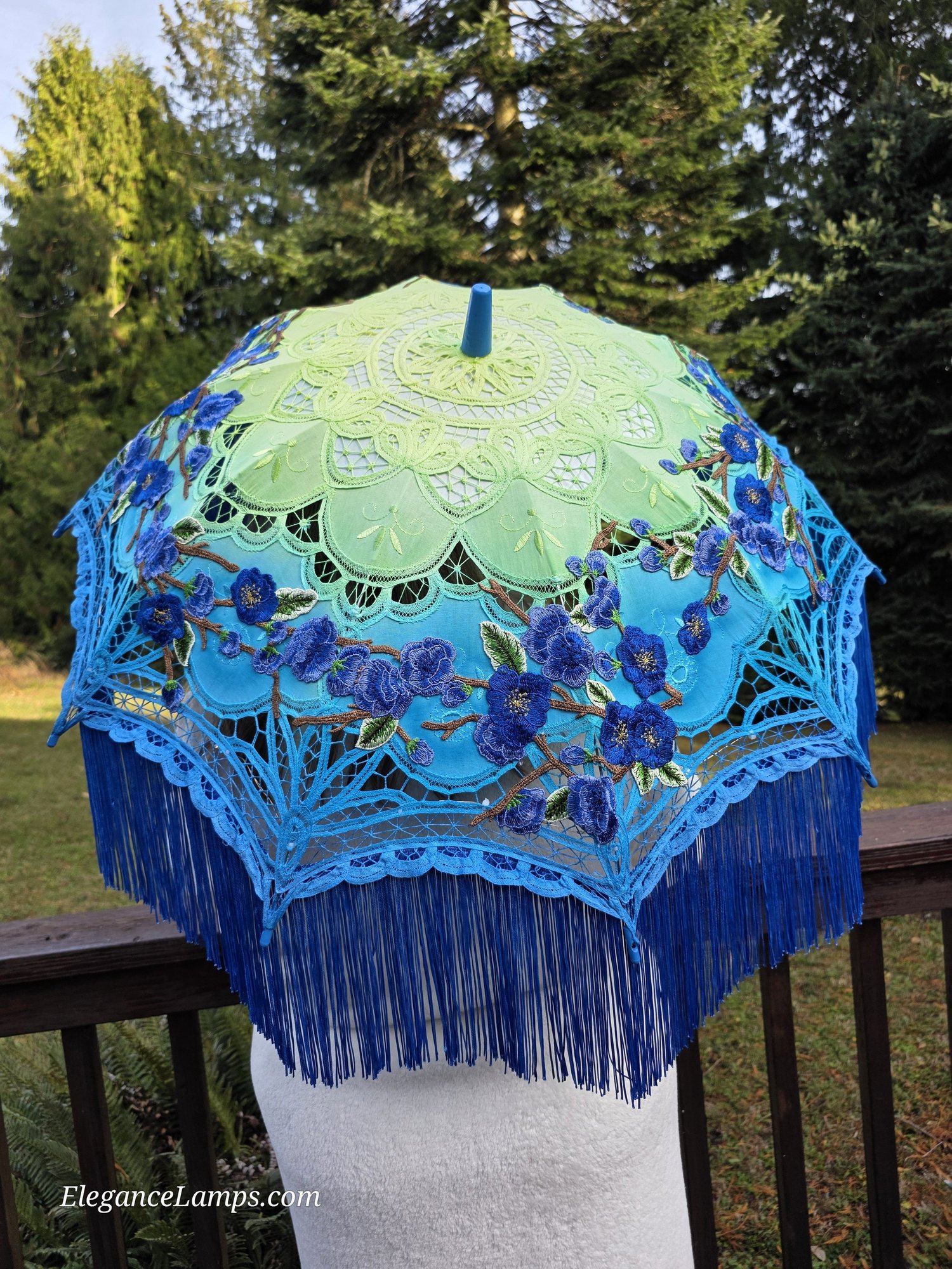 Calypso LED Parasol thumbnail