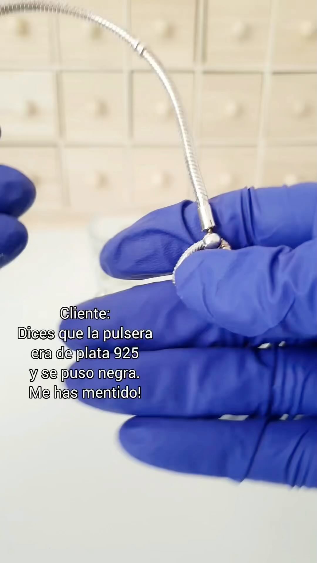 🔝TRUCOS para mantener tus joyas de plata limpias y brillantes 🌞 

Cómo eliminar y evitar las manchas provocadas por nues