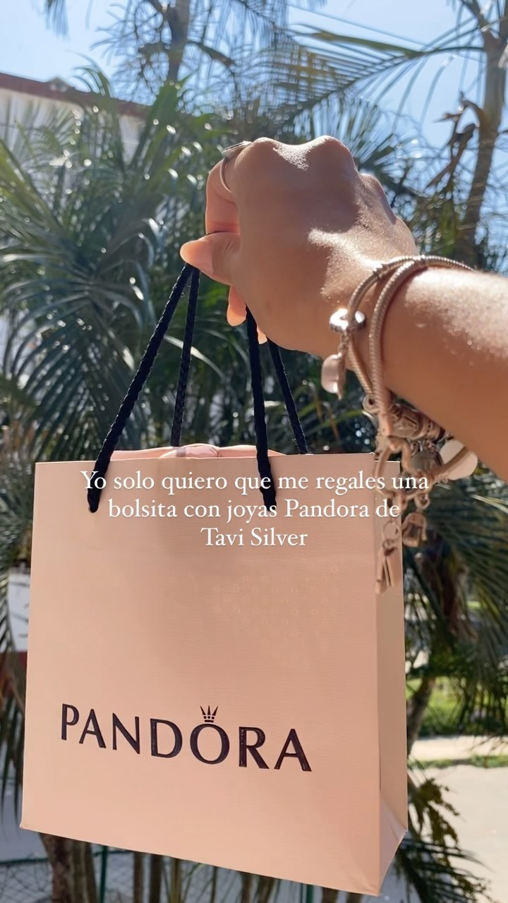 Envíaselo a esa persona que quieres que te regale una de estas bolsitas 🤭

Tú quieres una bolsita con joyitas?🤭