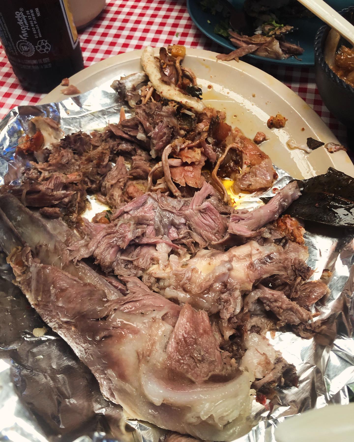 Breakfast is ready: delicious barbacoa ribs. The best experience in Mexico City. / El desayuno listo, deliciosa costilla