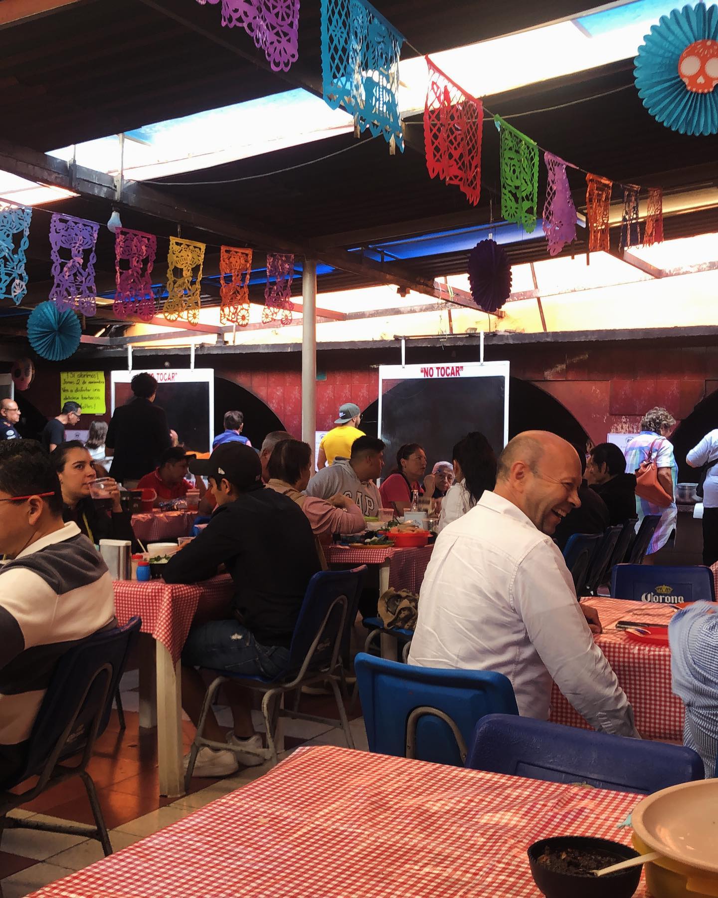 A good Mexican breakfast: traditional barbacoa is best enjoyed with friends. / Un desayuno buen Mexicano, la tradicional