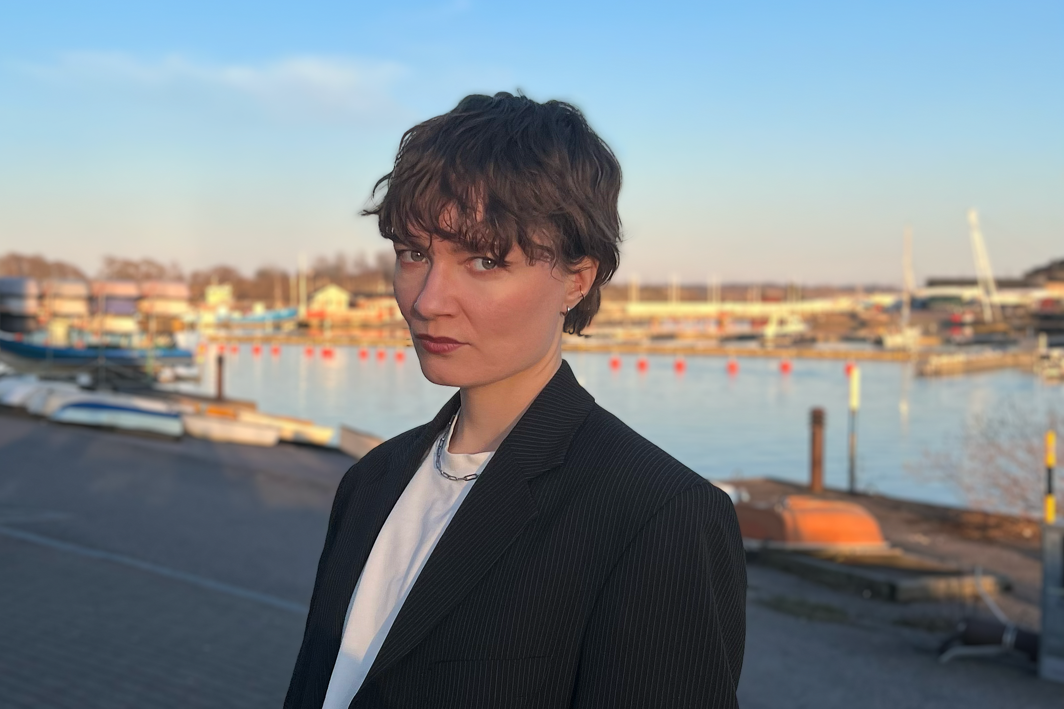 Bar Utopia: The Lesbian Space Rewriting Queer Nightlife in Finland thumbnail