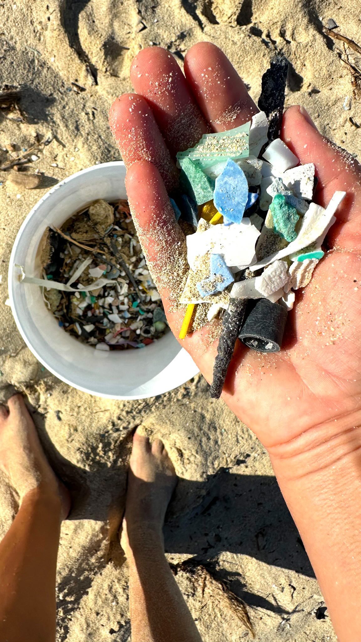 Not gonna lie, picking rubbish up off the beach may soon turn into one of your favorite things.

Here’s what you’ll need