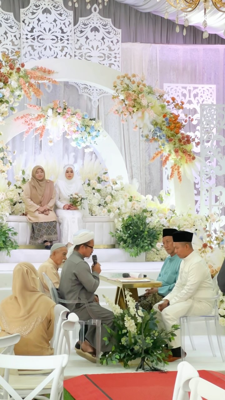 SESI KHUTBAH NIKAH
.
ISTIMEWA💯💯💯
Perhatian kepada Bakal Raja Sehari Kelantan‼️
Nok NIKOH dewan...??

Tapi cari hok suasa