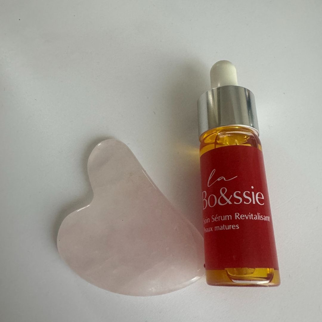 4 Massage Anti-âge Gua-Sha : Les Pommettes thumbnail