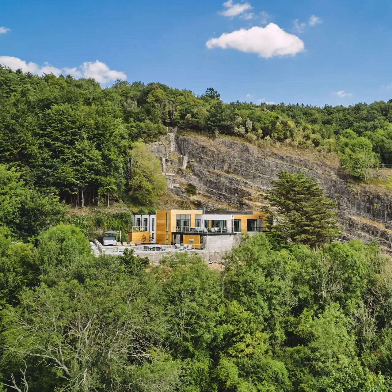 The Woodlands Estate - Sleeps 8  thumbnail