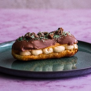 Peppermint Crisp Tart Eclairs thumbnail