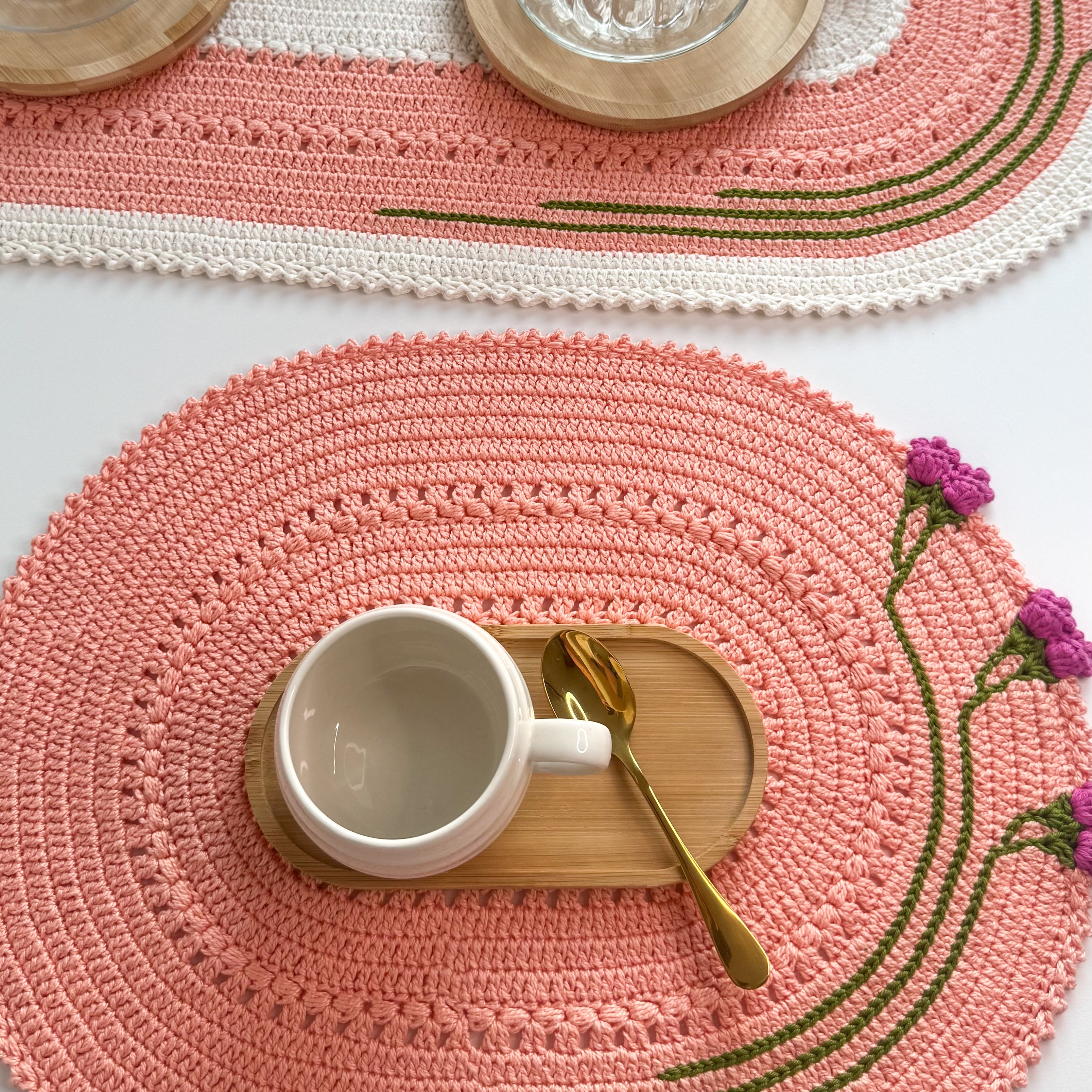 Aula Americano Oval com túlipas- Orientações para fazer o Trilho de Mesa. thumbnail