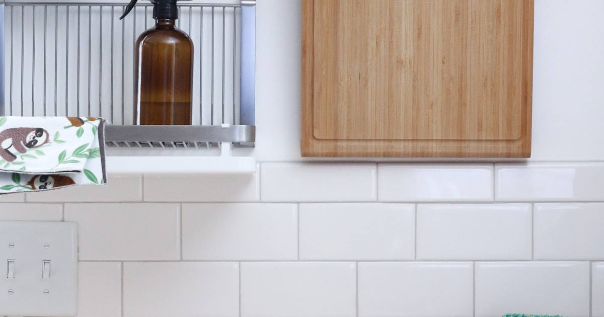 Go Green in the Kitchen: Eco-Friendly Kitchen Storage Ideas for Plastic Free July | spacesavvysarah thumbnail