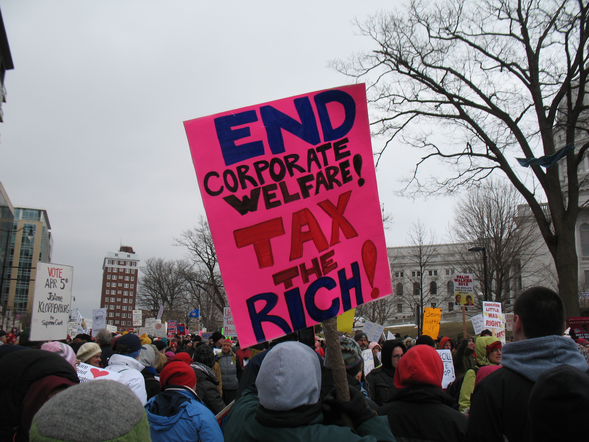 Tell Congress: No Tax Breaks for Billionaires - Unrig Our Economy thumbnail
