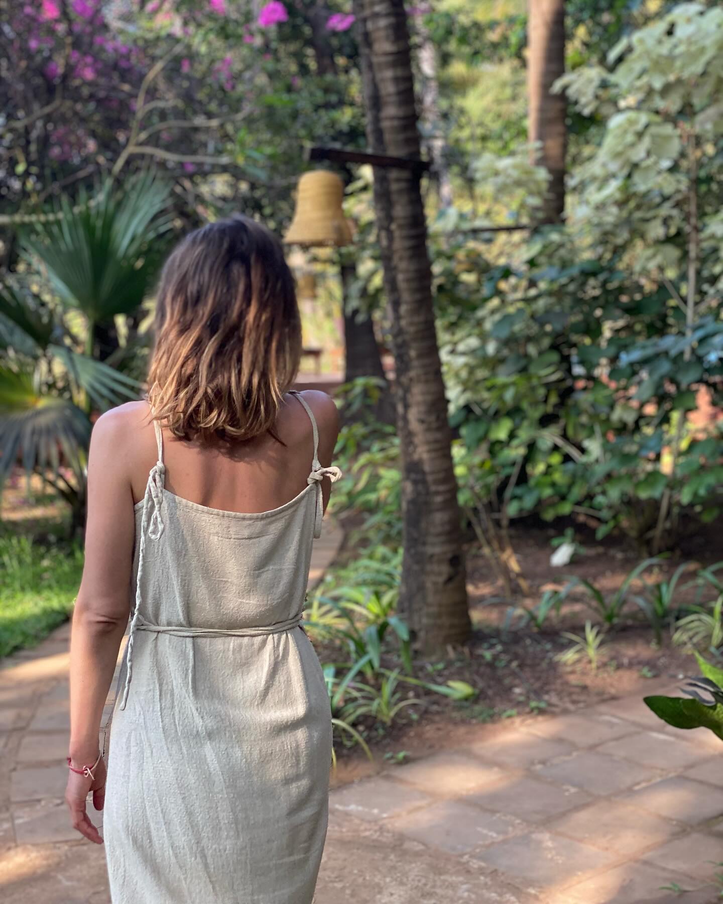 🌴🇮🇳 Found a hidden gem in Goa, Mandrem! Turns out, it’s not just us soaking in the serenity here. Even the local dogs se