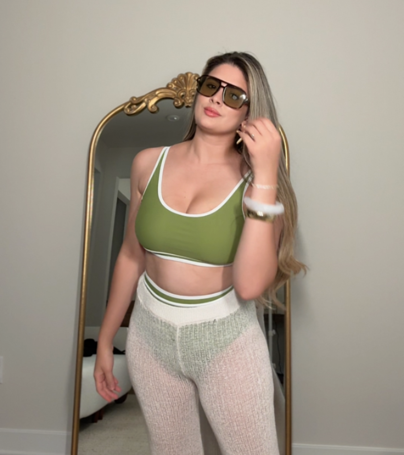 Bikinis thumbnail