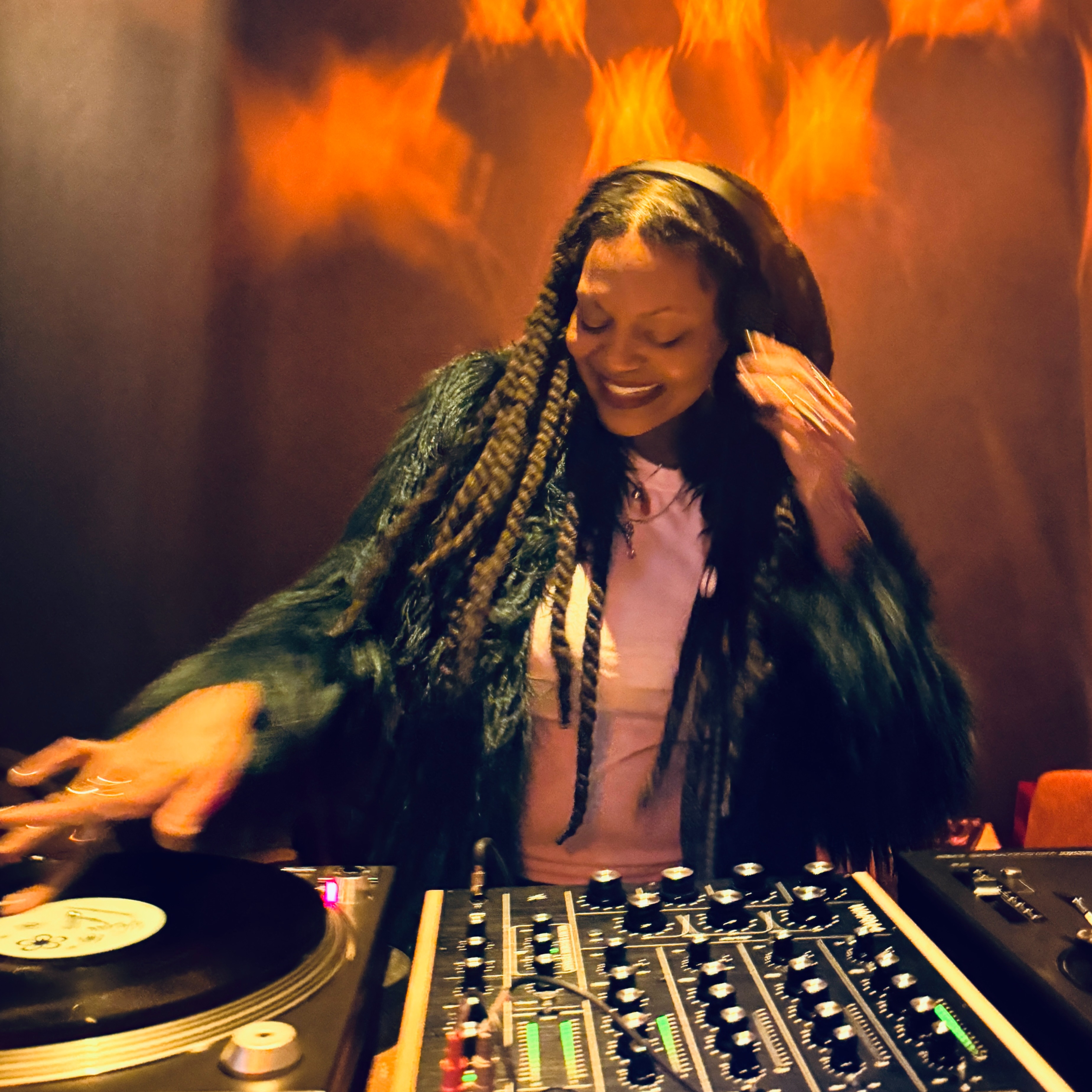 WATCH: Deep Dive Live 021: Tara Vinyl Set 1.18.26 thumbnail