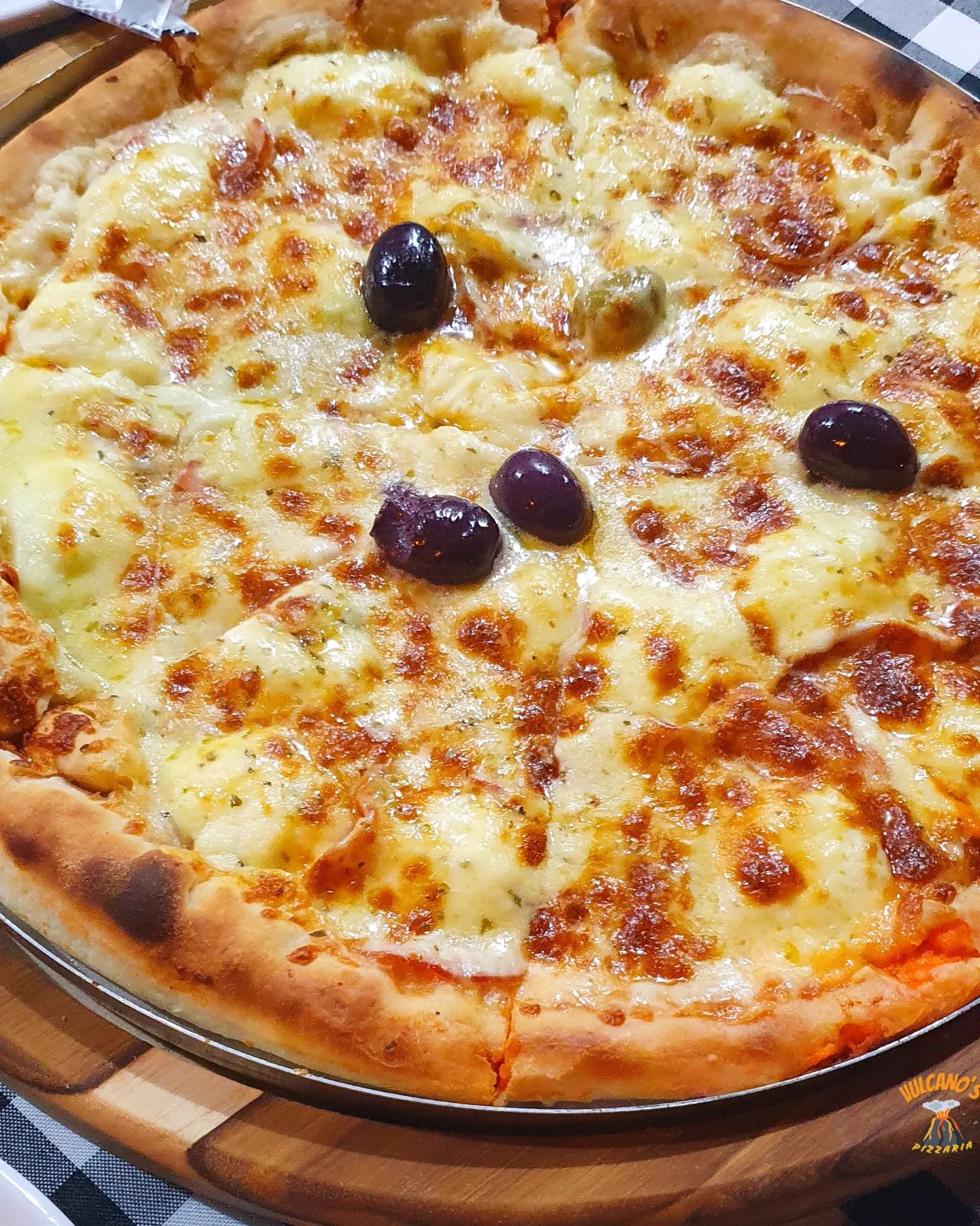 Que tal dar um up na sua noite com a nossa deliciosa pizza de lombo ao creme? 😋🍕

Essa é só uma prévia do que espera por