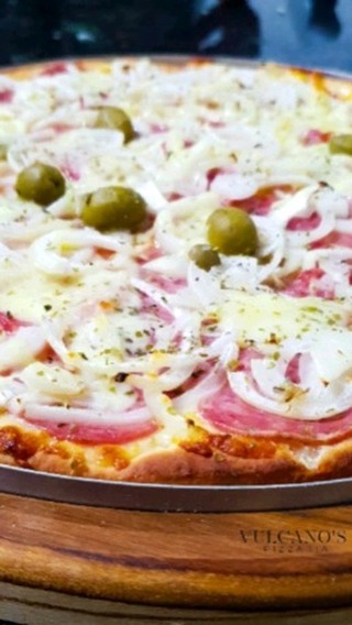 A clássica que todo mundo ama: pizza calabresa! 🌶️🍕

Imagina uma massa artesanal perfeita, molho especial, calabresa suc