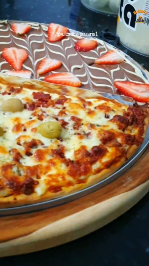Meia Frango com Catupiry e Bacon, meia Sensação! 🍗🥓🍫🍓

Prepare-se para uma verdadeira viagem de sabores com a nossa pizz