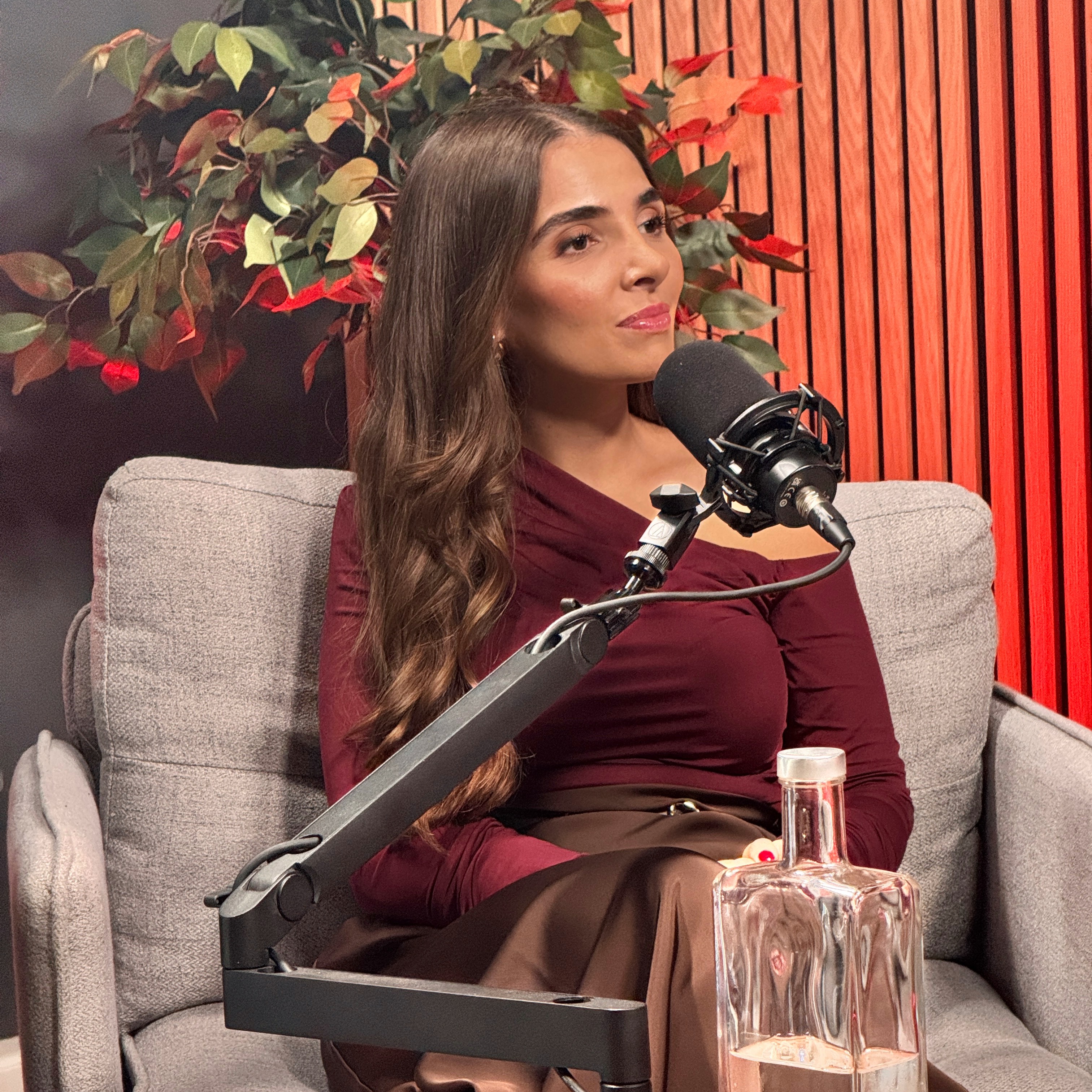 A Força da Essência Feminina no Amor e na Vida | Episódio Podcast thumbnail