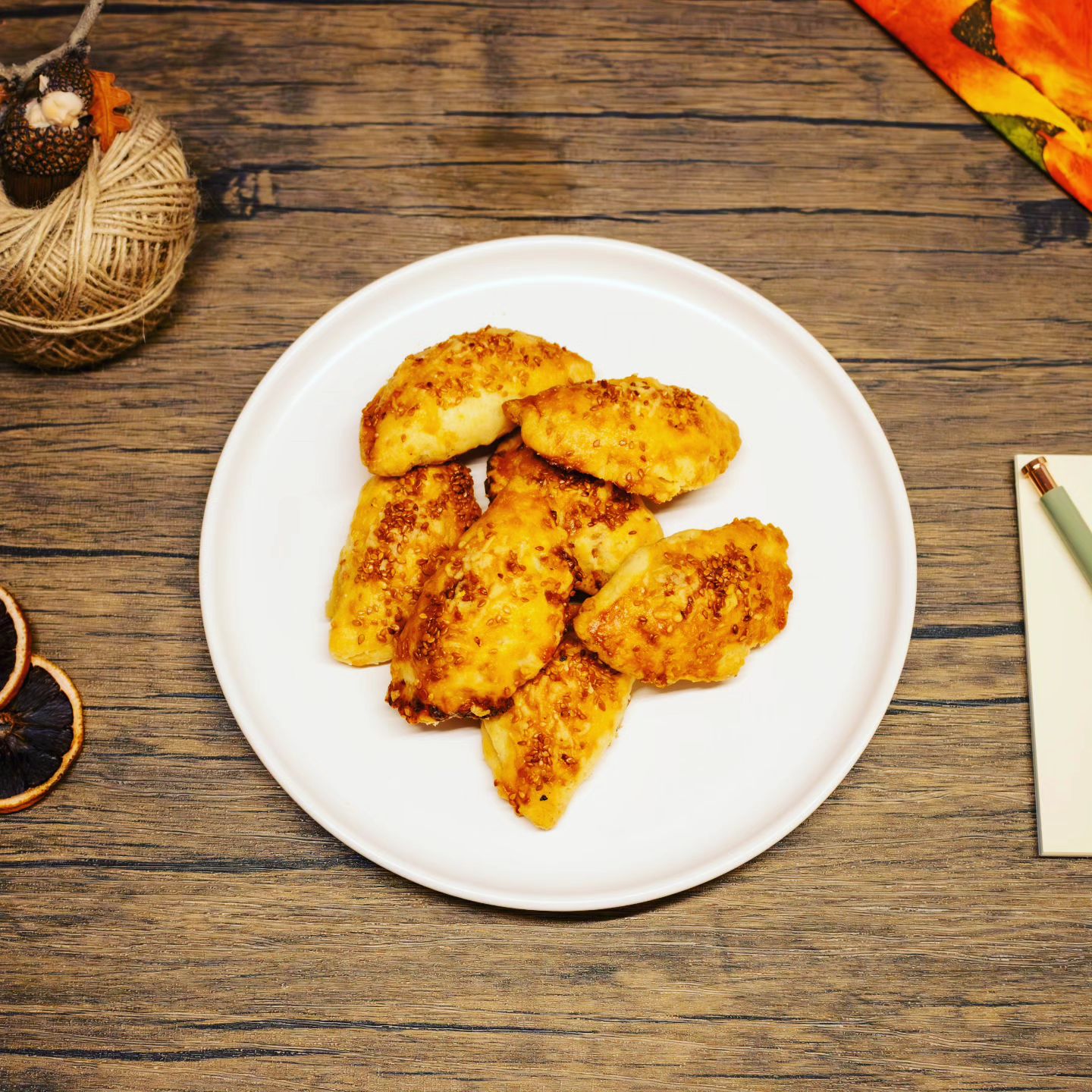 Bread rolls with eggplant filling 🤤🫖🍵
Fingerfood for your special events, celebrations and Thursday evening apéros! 🎈🥂