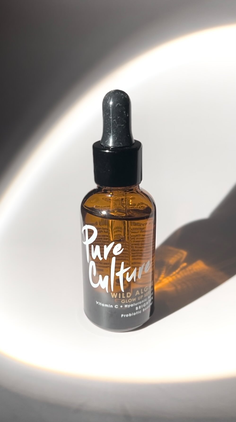 Skin that glows with a captivating radiance - it’s the dream, isn’t it? With the transformative Pure Culture Wild Algae 