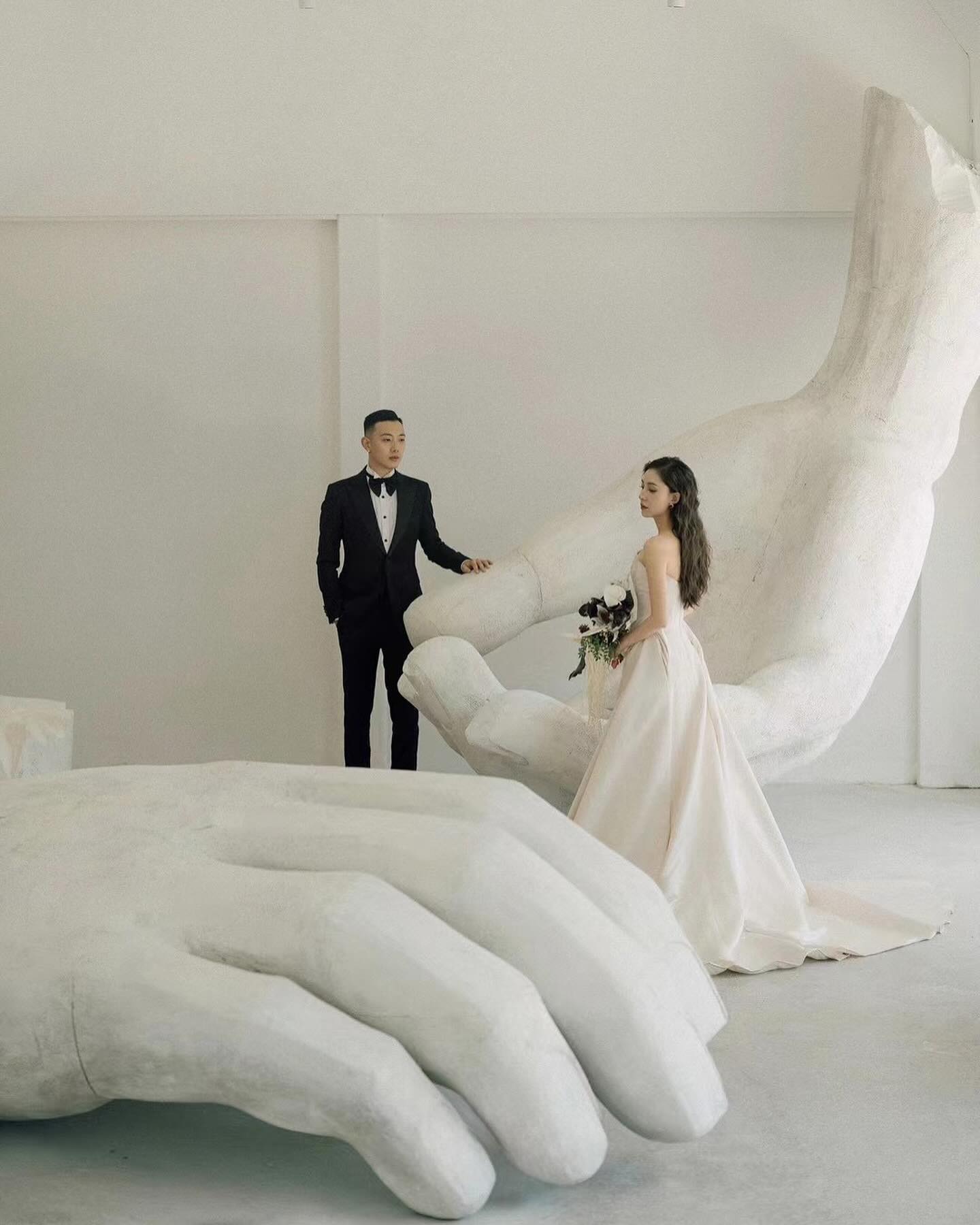In the blink of an eye, love unfolds. 💕 Capturing the fleeting moments that tell your unique story. #LoveInMotion #Weddi