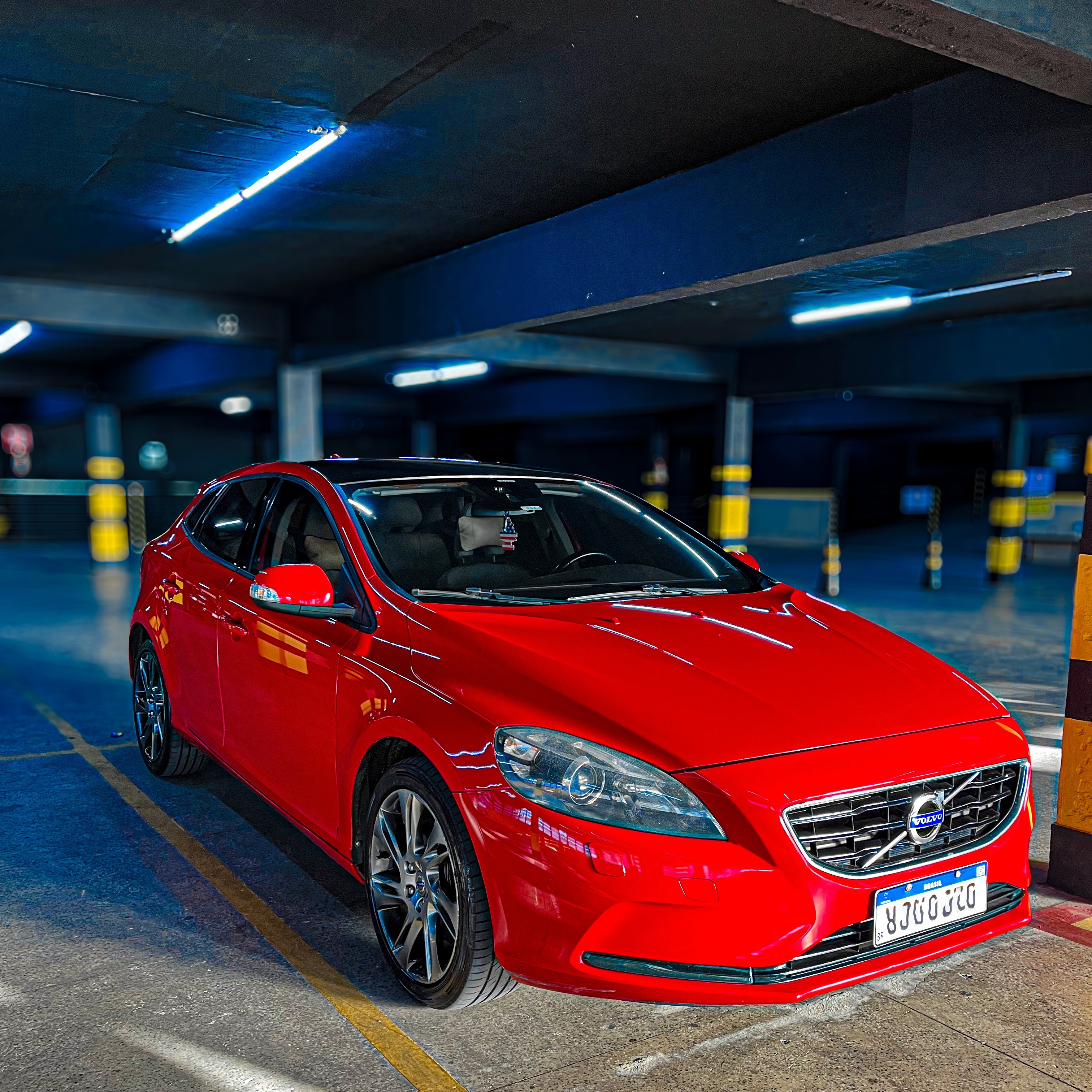 🚗💨🫶🏻
-
-
-
#volvo #volvov40 #fivetech #v40chapolin #carro #carros #suecia #volvobr #boatarde #tarde #like #boanoite #goo