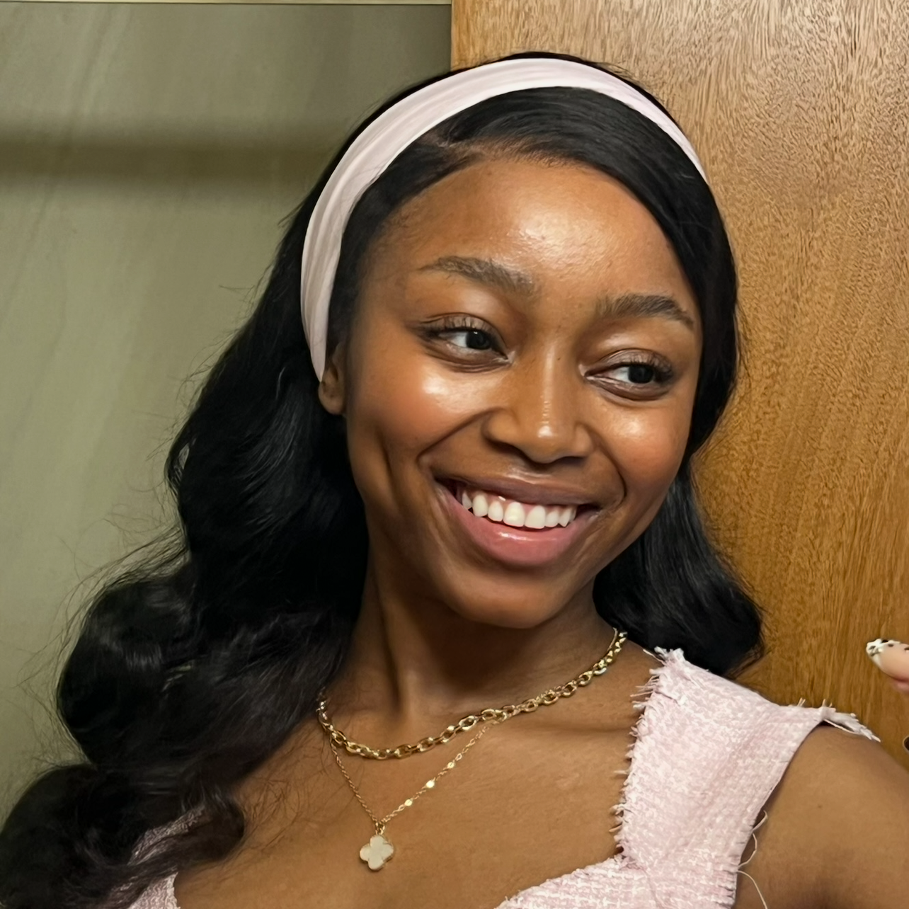 Use 32 % off Code "K201" for Luvme All-Day Comfort™ Wig Loose Body Wave Glueless 7x6 Closure HD Lace thumbnail