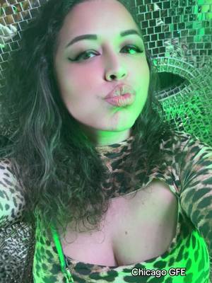 I be cute so I pose for a pic ✌🏽 #304 #chicago #heatherriley #renegade #fyp 