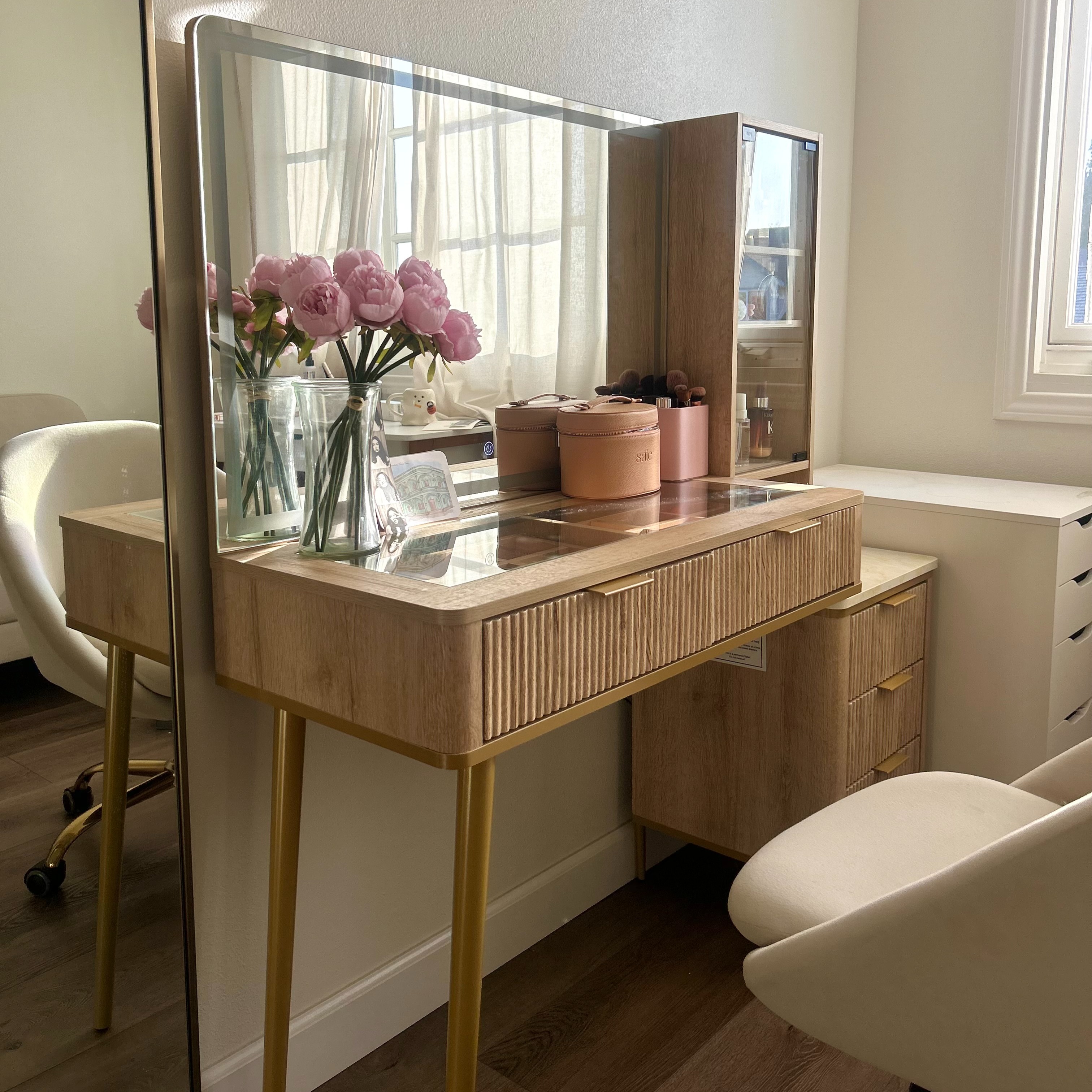 MAKEUP VANITY thumbnail